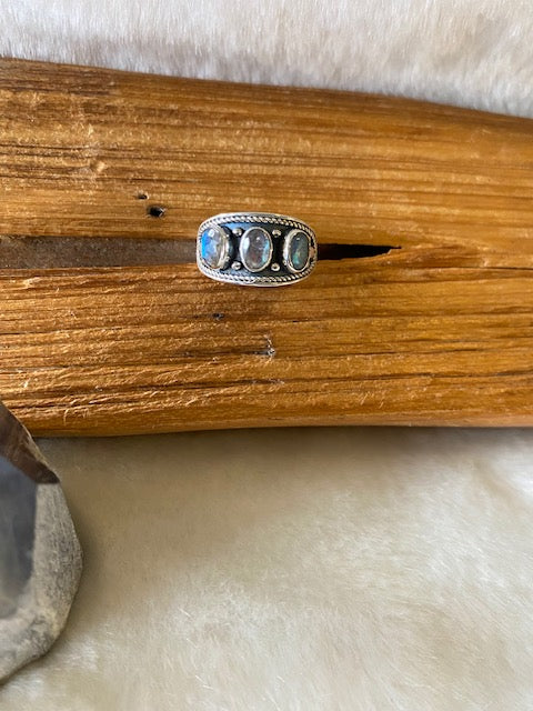 3 Stone Labradorite Band