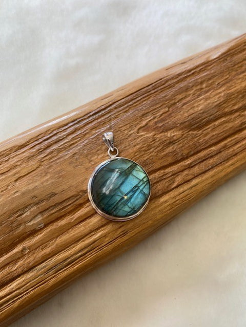 Round Labradorite Pendant