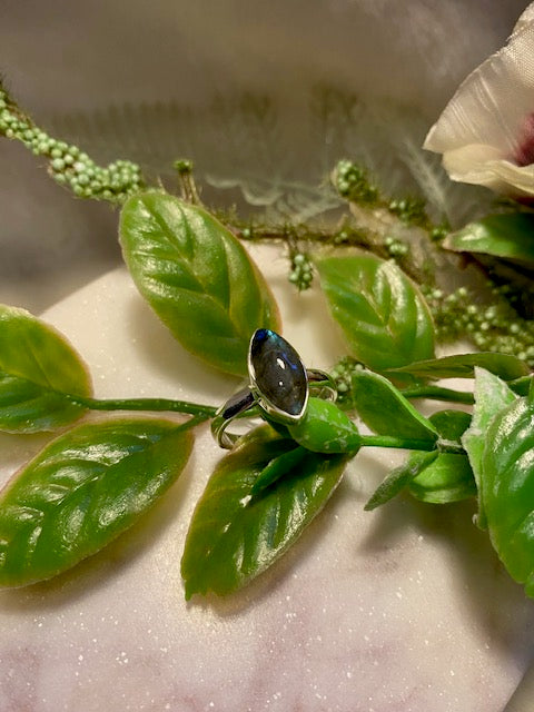 Almond Shaped Labradorite Ring