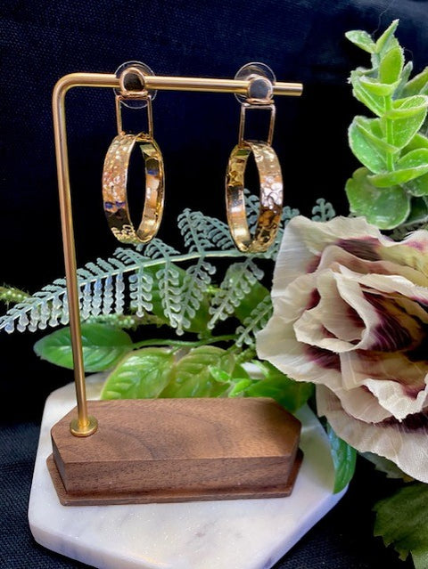 Floating Hammered Studs