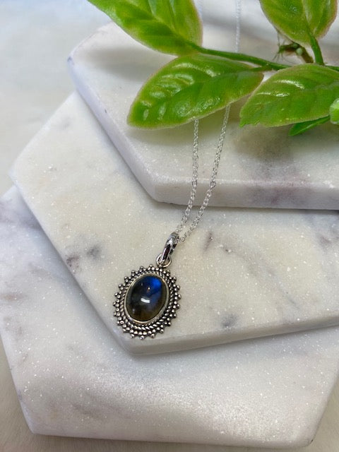 Labradorite With Miligrain Setting Necklace