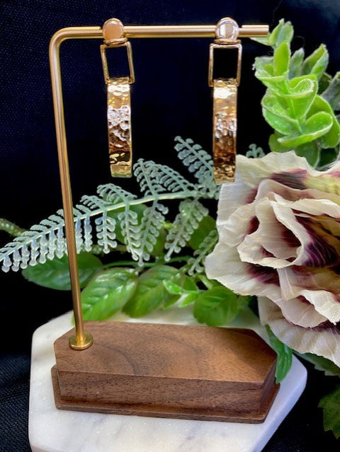 Floating Hammered Studs