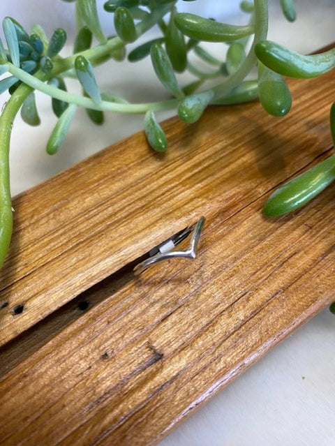 Dainty 'V' Shaped Ring