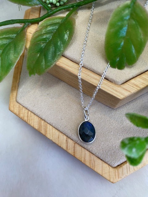 Oval Labradorite Necklace