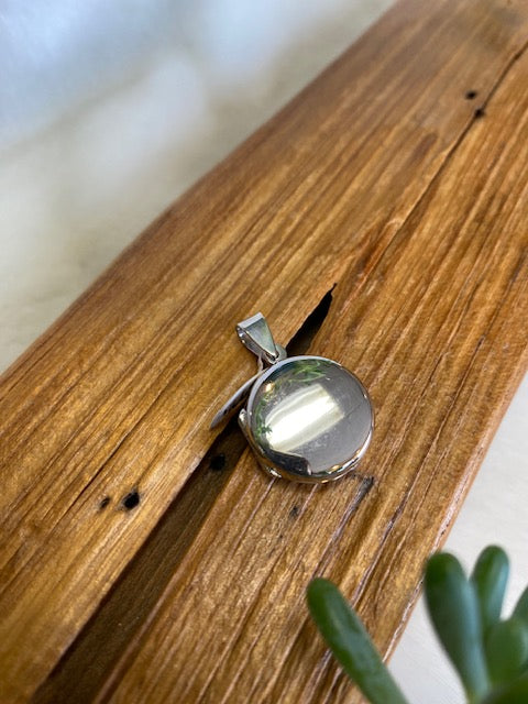 Front Row Locket Plain Round Locket – Posie Row
