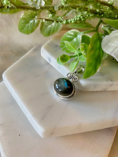 Sideway Oval Labradorite Pendant