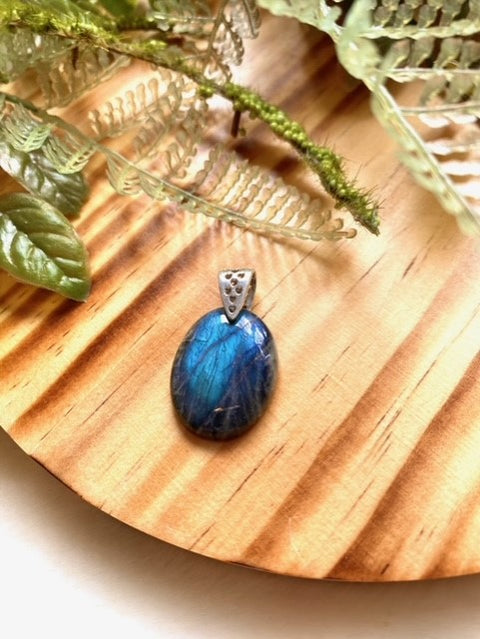 Oval Labradorite Pendant