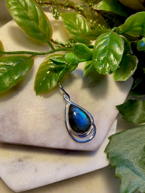Labradorite Teardrop Pendant Twisted Bezel
