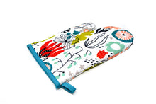 Load image into Gallery viewer, Floral Oven Mitts
