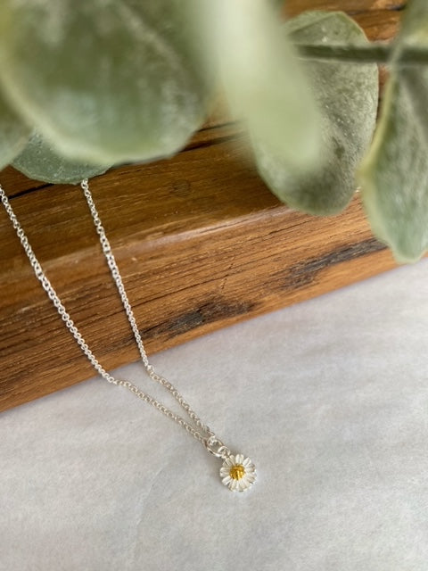 Tiny Daisy Necklace